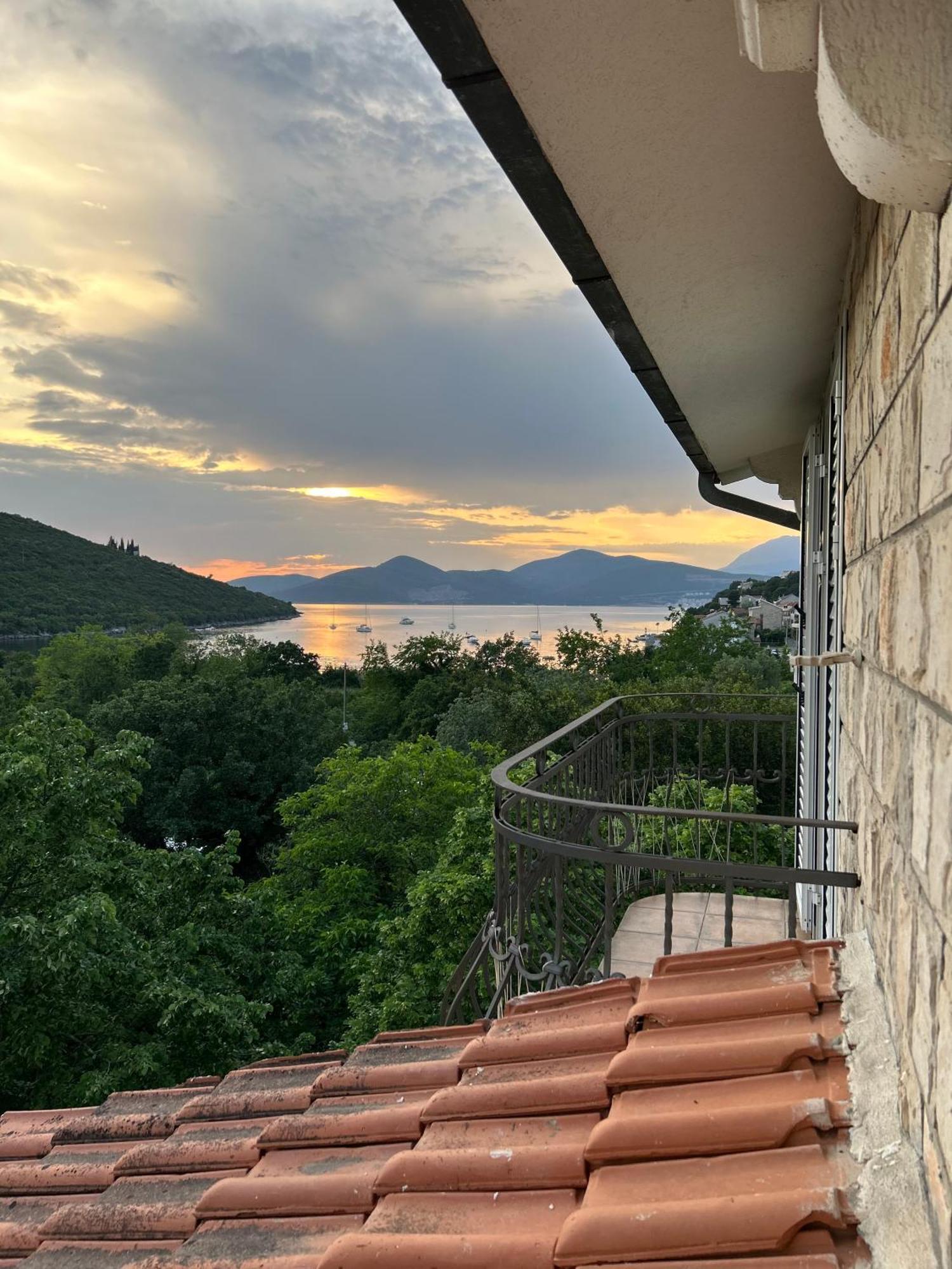 Lazarus Bigova Apartments Tivat Exterior photo